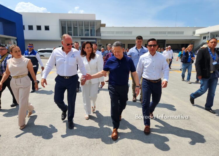 Julio Menchaca inaugura planta de ISQUISA en Tepeji del Río; inversión de 290 mdp generará 400 empleos