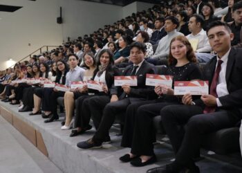 UAEH y Fundación BBVA otorgan becas a estudiantes destacados