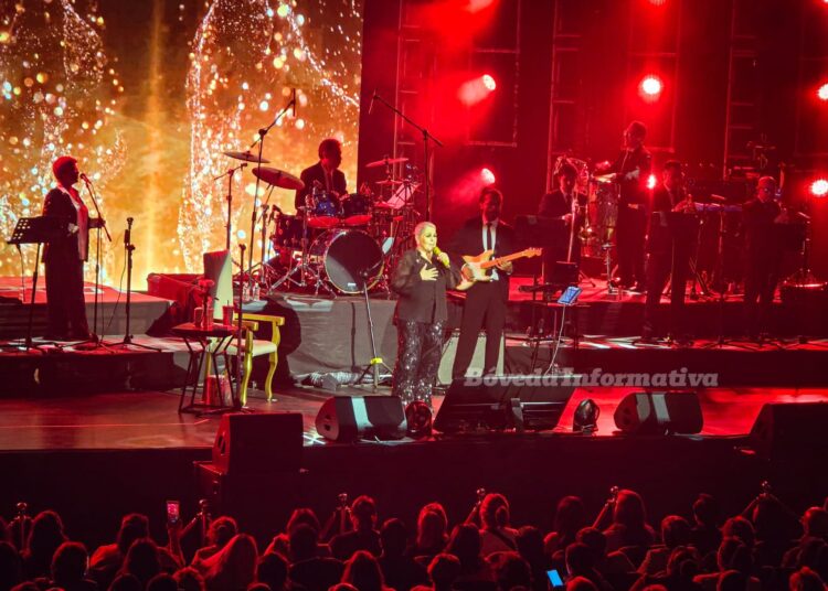 A pesar de la lluvia, Pachuca vivió una gran noche con Lupita D’Alessio