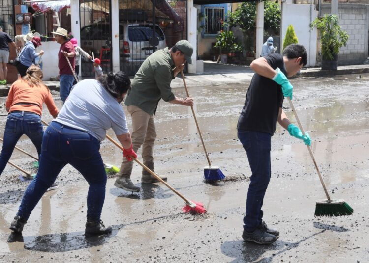 Eduardo Medécigo encabeza operativo de limpieza tras fuertes lluvias