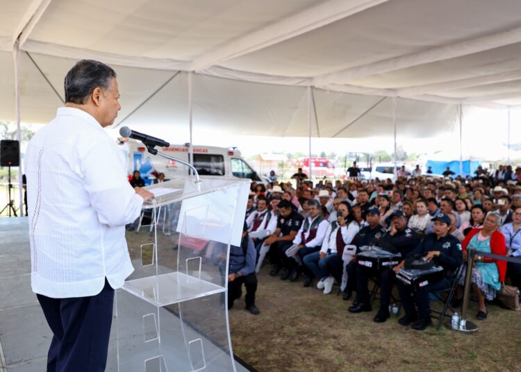 Julio Menchaca fortalece el desarrollo de Acatlán con inversión estatal, entrega de equipamiento y programas sociales