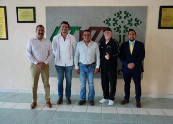 Presentan programa de becas en la UTVM: exalumnos y estudiantes ya participan en las convocatorias