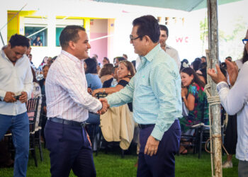 Reconocen a más de 2,500 docentes en Ixmiquilpan durante emotiva celebración encabezada por el presidente Emanuel Hernández