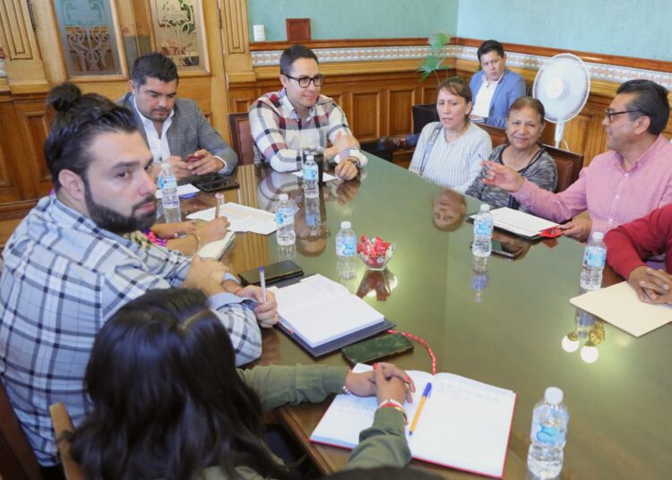 Alcalde de Pachuca sostuvo mesa de trabajo con comerciantes de mercados
