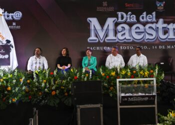 Reconocen a docentes hidalguenses en su día: “La educación es el motor de la transformación”