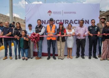 Inaugura alcalde Eduardo Medécigo obras de pavimentación y servicios en Azoyatla