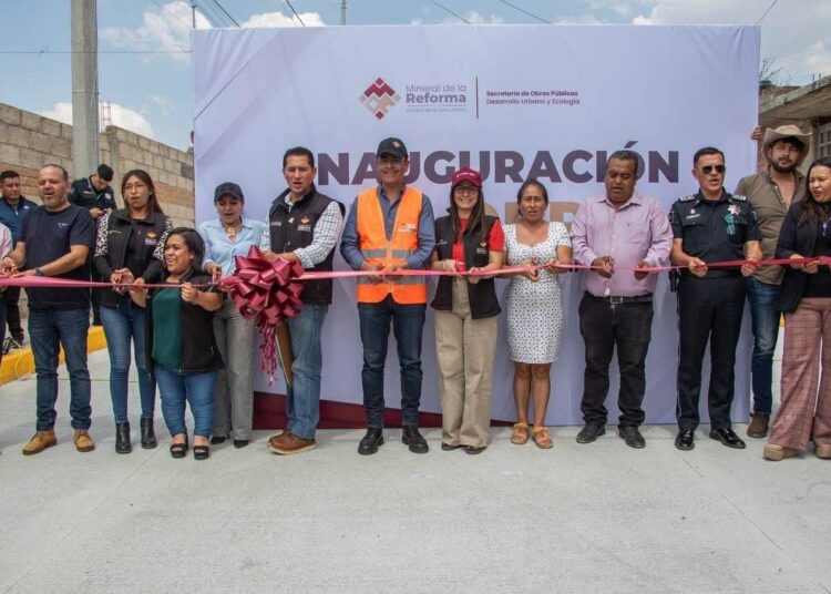 Inaugura alcalde Eduardo Medécigo obras de pavimentación y servicios en Azoyatla