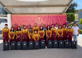 Cristhian Martínez entrega apoyos a jóvenes atletas para potenciar su desarrollo deportivo en las Olimpiadas Nacionales