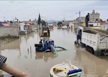 Autoridades atienden inundación en Los Tuzos, Mineral de la Reforma