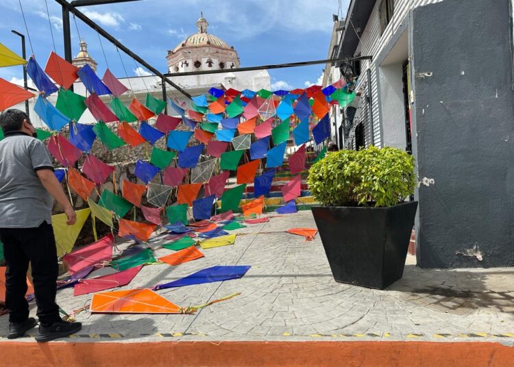 Callejón del Papalote en Pachuquilla: Retiran papalotes por exigencia de $20 mil mensuales