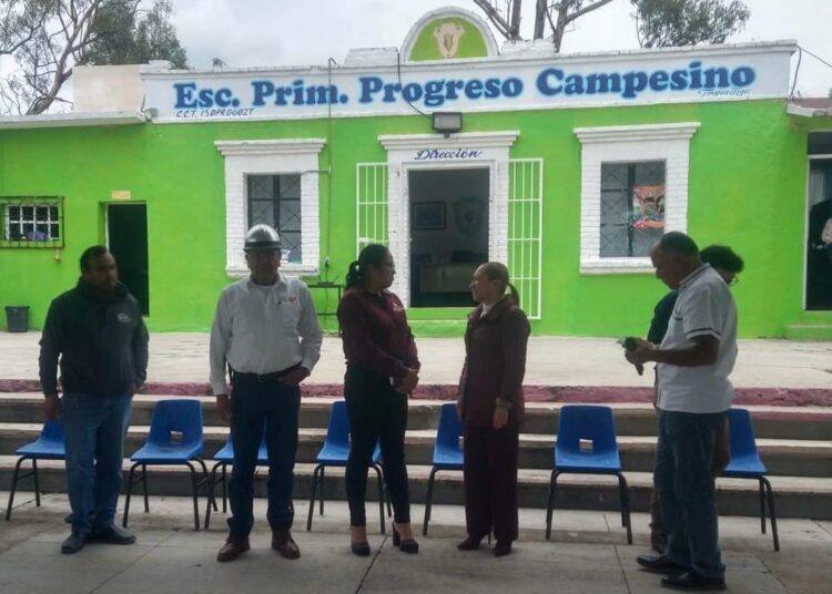 Entregan cisterna de agua potable a escuela primaria en Tepeji del Río