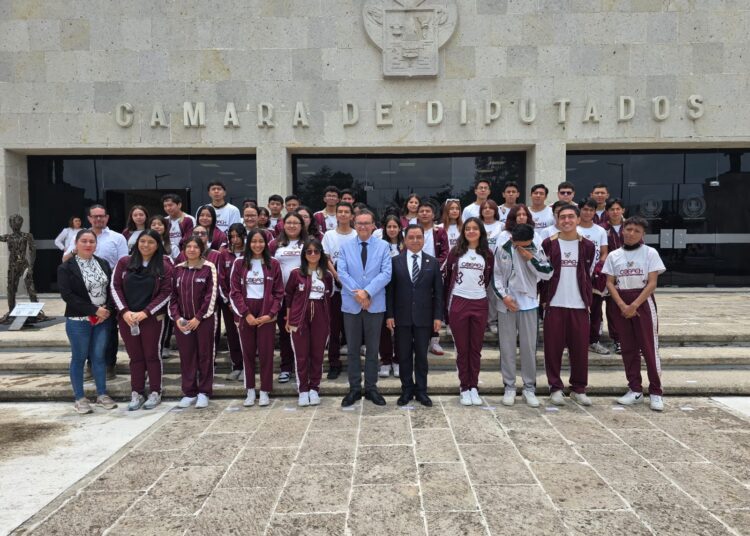 Estudiantes del Cobaeh Tula visitan el Congreso de Hidalgo en jornada educativa encabezada por el diputado José Luis Rodríguez Higareda