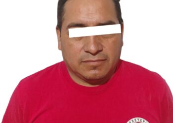 Motociclista furioso amenaza a policías e intenta huir durante operativo en Ixmiquilpan