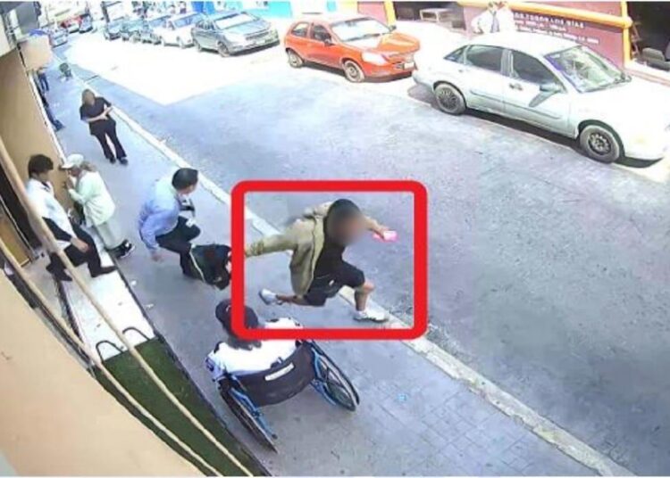 Detienen a hombre por presunto robo a farmacia en el Centro de Pachuca