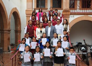 Niñas y niños alzan la voz en Ajacuba; Guillermo Olivares destaca su papel en la transformación social