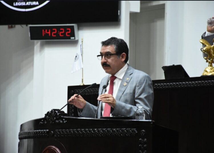 Diputado Arturo Gómez Canales rinde homenaje a Manuel Fernando Soto, impulsor de la creación del Estado de Hidalgo