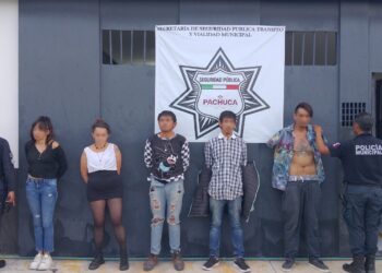 Detienen a cinco personas en Pachuca por posesión de presuntas sustancias ilícitas