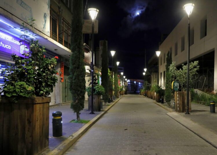 Sustituyen alumbrado en 7 calles clave del primer cuadro de Pachuca