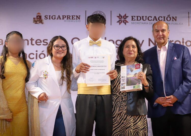 33 pacientes del Hospital del Niño DIF Hidalgo concluyen estudios con el programa Sigamos Aprendiendo