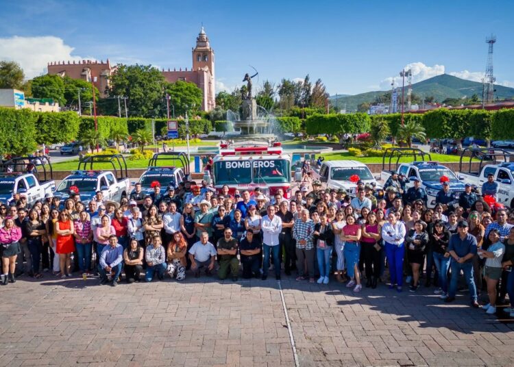Refuerzan seguridad en Ixmiquilpan con nueva entrega de patrullas y camión de bomberos