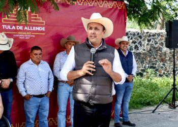 Avanza Tula con entrega de luminarias, cemento y obras comunitarias