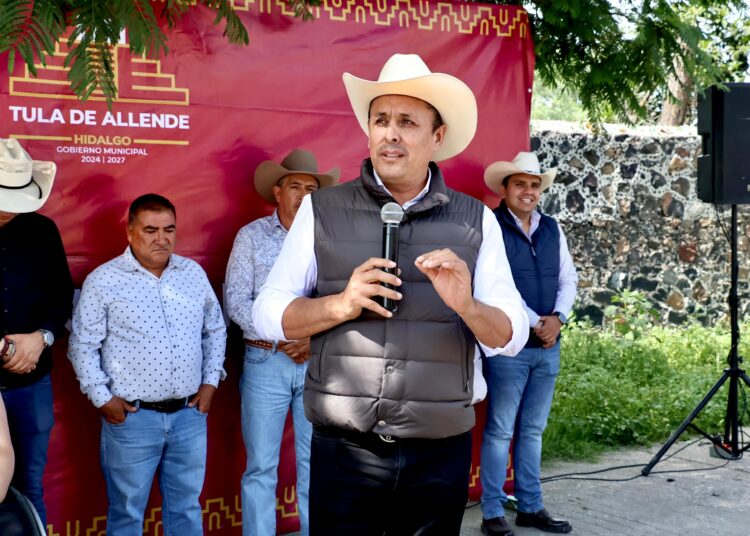 Avanza Tula con entrega de luminarias, cemento y obras comunitarias