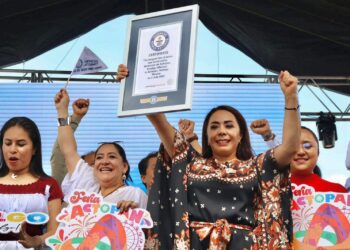 Actopan rompe Récord Guinness con la línea de tacos de barbacoa más grande del mundo