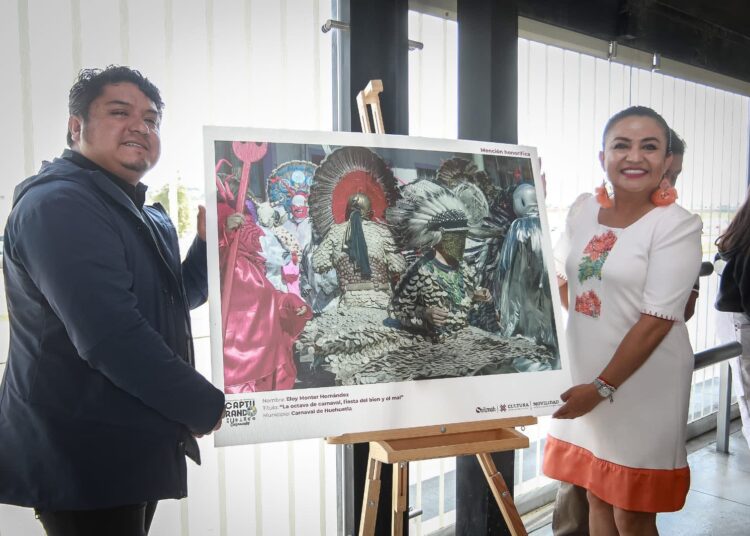 Inauguran exposición fotográfica en sistema Tuzobús