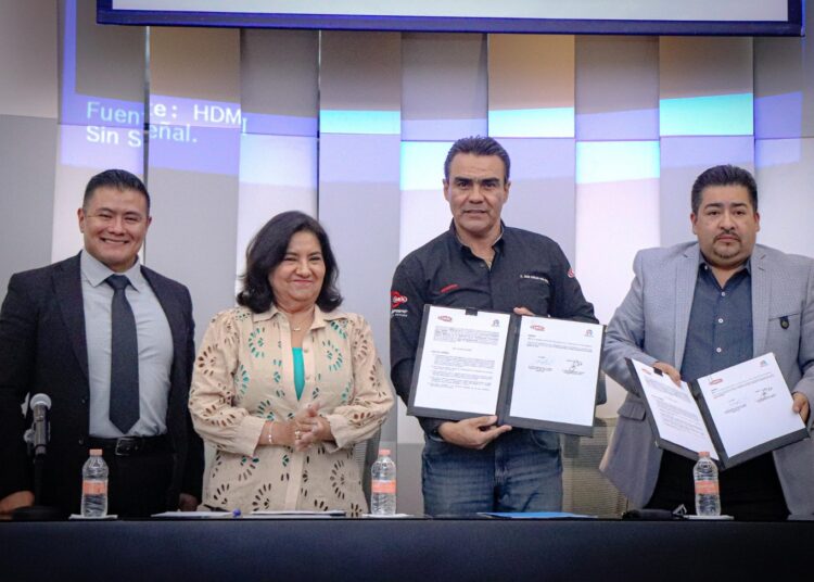 Mujeres hidalguenses reciben capacitación gracias a alianza entre CMIC y DIF Hidalgo