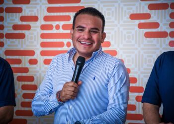 Alcalde de Ixmiquilpan, cumple 11 meses entregando su salario a proyectos educativos