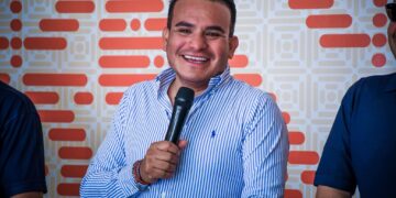 Alcalde de Ixmiquilpan, cumple 11 meses entregando su salario a proyectos educativos