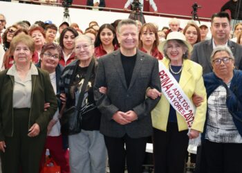 Julio Menchaca amplía servicios gerontológicos para 32 mil adultos mayores