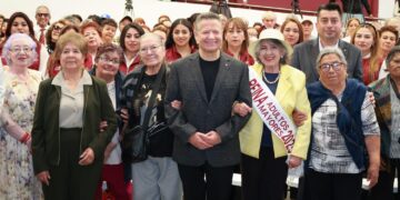 Julio Menchaca amplía servicios gerontológicos para 32 mil adultos mayores