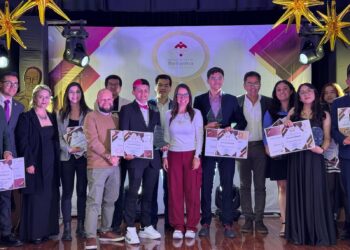 Eduardo Medécigo entrega el Premio Municipal de la Juventud 2025