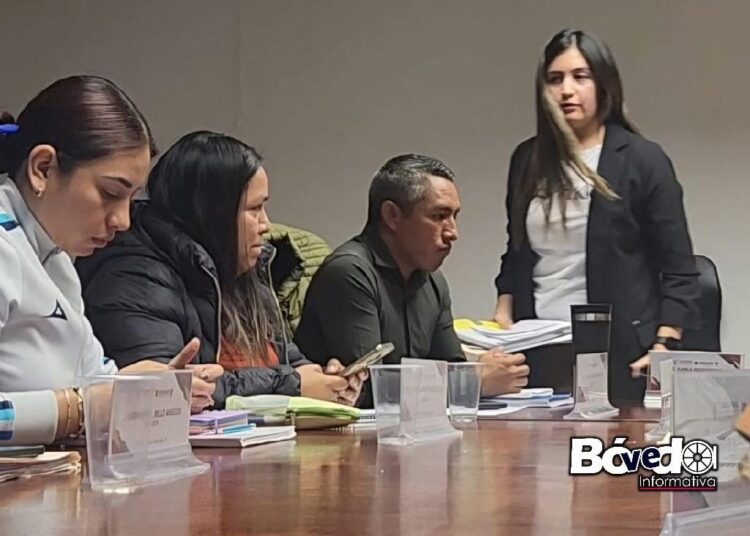 Presidenta de Cardonal abandona sesión tras ser cuestionada por contratos “ocultos”