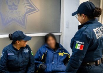Policía Violeta localiza a mujer extraviada en Edomex y la reúne con su familia