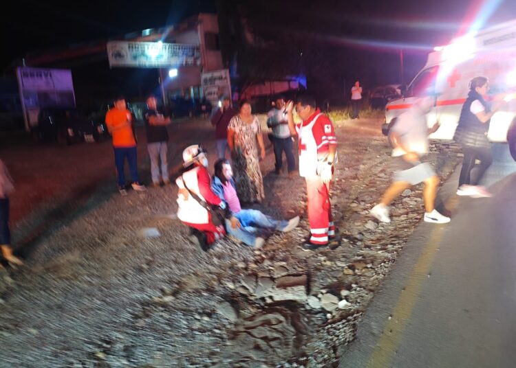 Dos motociclistas lesionados tras fuerte choque en Ixmiquilpan