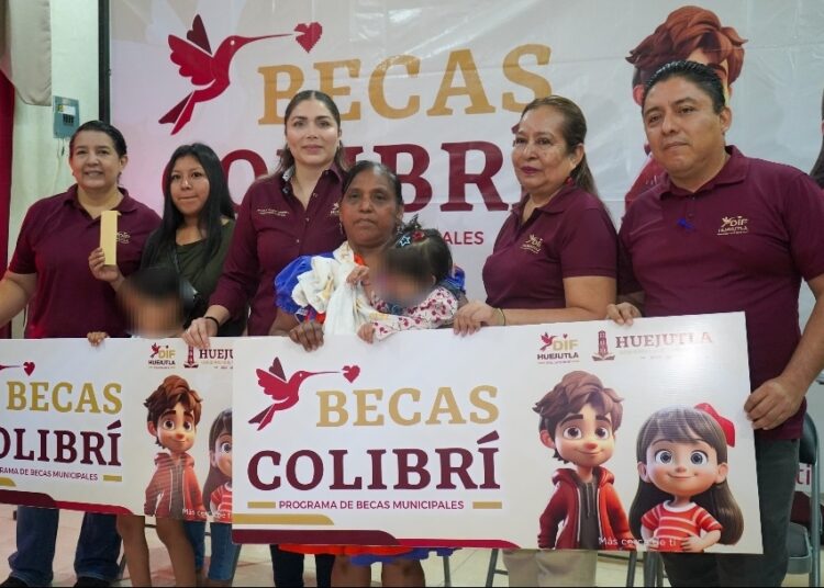Compromiso con la niñez: DIF Huejutla entrega Becas Colibrí