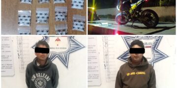 Detienen a dos hombres con presunta droga y motocicleta robada en Mineral de la Reforma