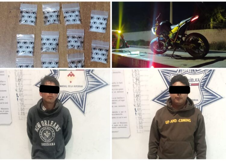 Detienen a dos hombres con presunta droga y motocicleta robada en Mineral de la Reforma