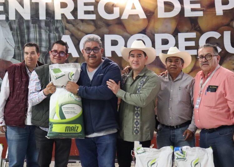 Entregan apoyos a productoras y productores en Emiliano Zapata y Zempoala