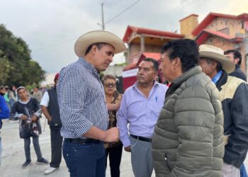 Gobierno de Tula entrega resultados palpables en Julián Villagrán: más calles, luminarias y apoyo educativo