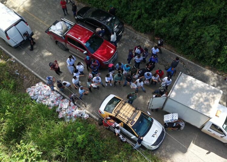 DIF Huejutla lleva apoyo a familias afectadas en San Bartolo Tutotepec