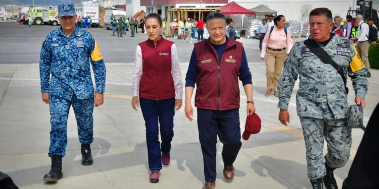 Julio Menchaca recibe en Hidalgo a Claudia Sheinbaum; evalúan atención y se dirigen a comunidades afectadas en la Sierra y la Otomí-Tepehua