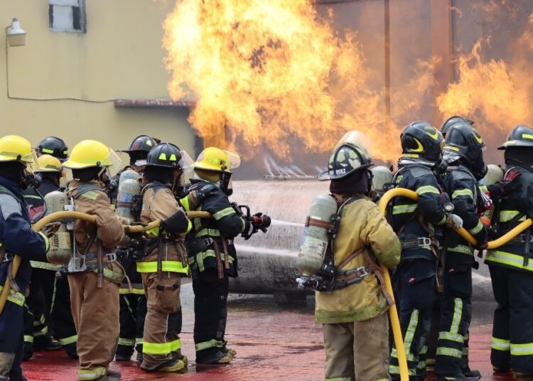 Bomberas de Pachuca participan en capacitación nacional con causa rosa