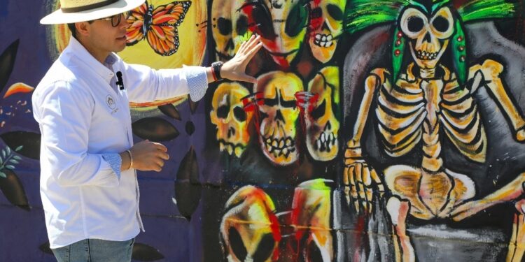 Pachuca celebra el arte urbano con murales del Día de Muertos