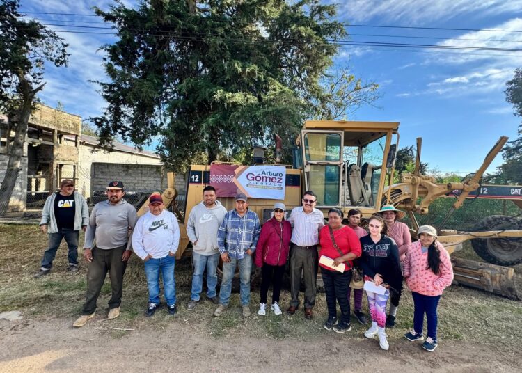 Supervisa Arturo Gómez Canales la rehabilitación de caminos en Santa Ana Hueytlalpan