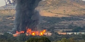 Descarrilamiento de tren provoca explosión y gran incendio