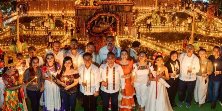 Huejutla honra al ánima sola con 2025 velas