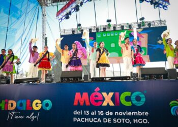 Fiesta cultural llena de color y tradición durante la gran celebración de Pueblos Mágicos